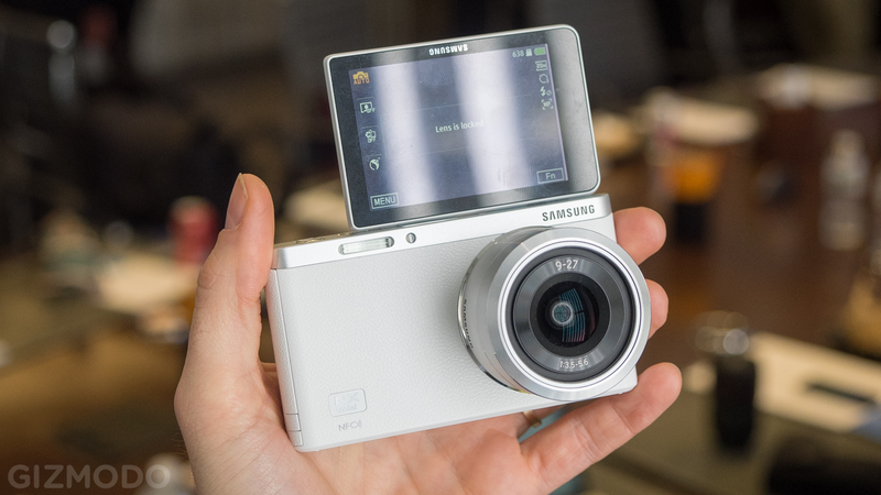 Illustration for article titled Samsung NX Mini: A Tiny New Camera System For the Selfie Generation